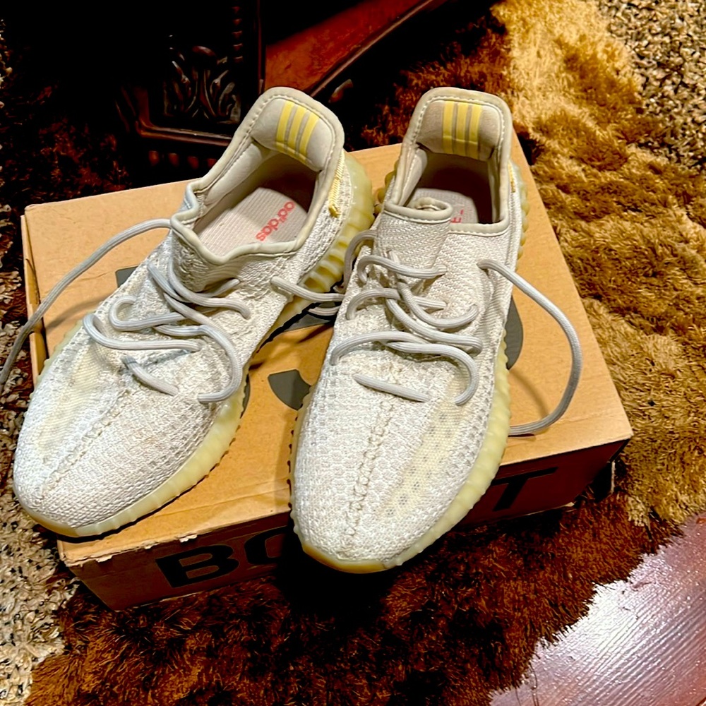 Yeezy size 9 men 9 worn once